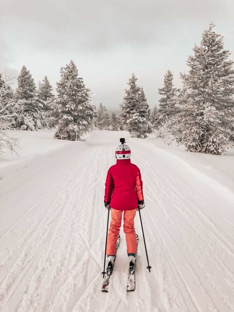 women skiing in lapland